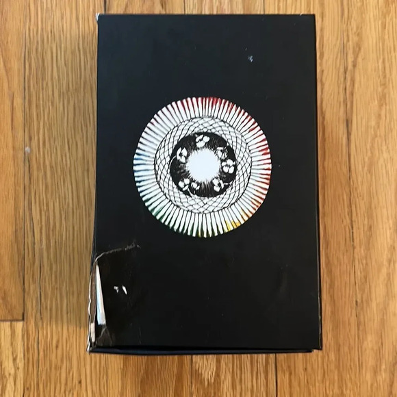 The Wild Unknown Tarot guidebook in box but box’s is damaged- set in good cond - Picture 2 of 5